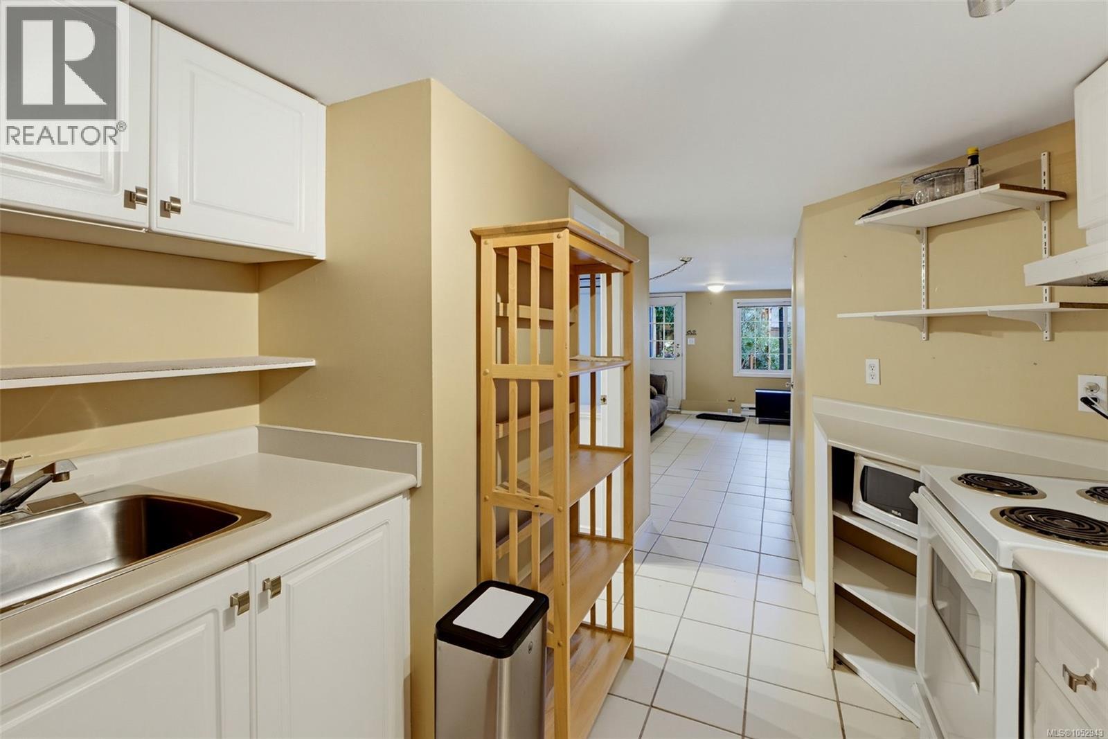 1271 McKenzie St, Victoria - Image 1