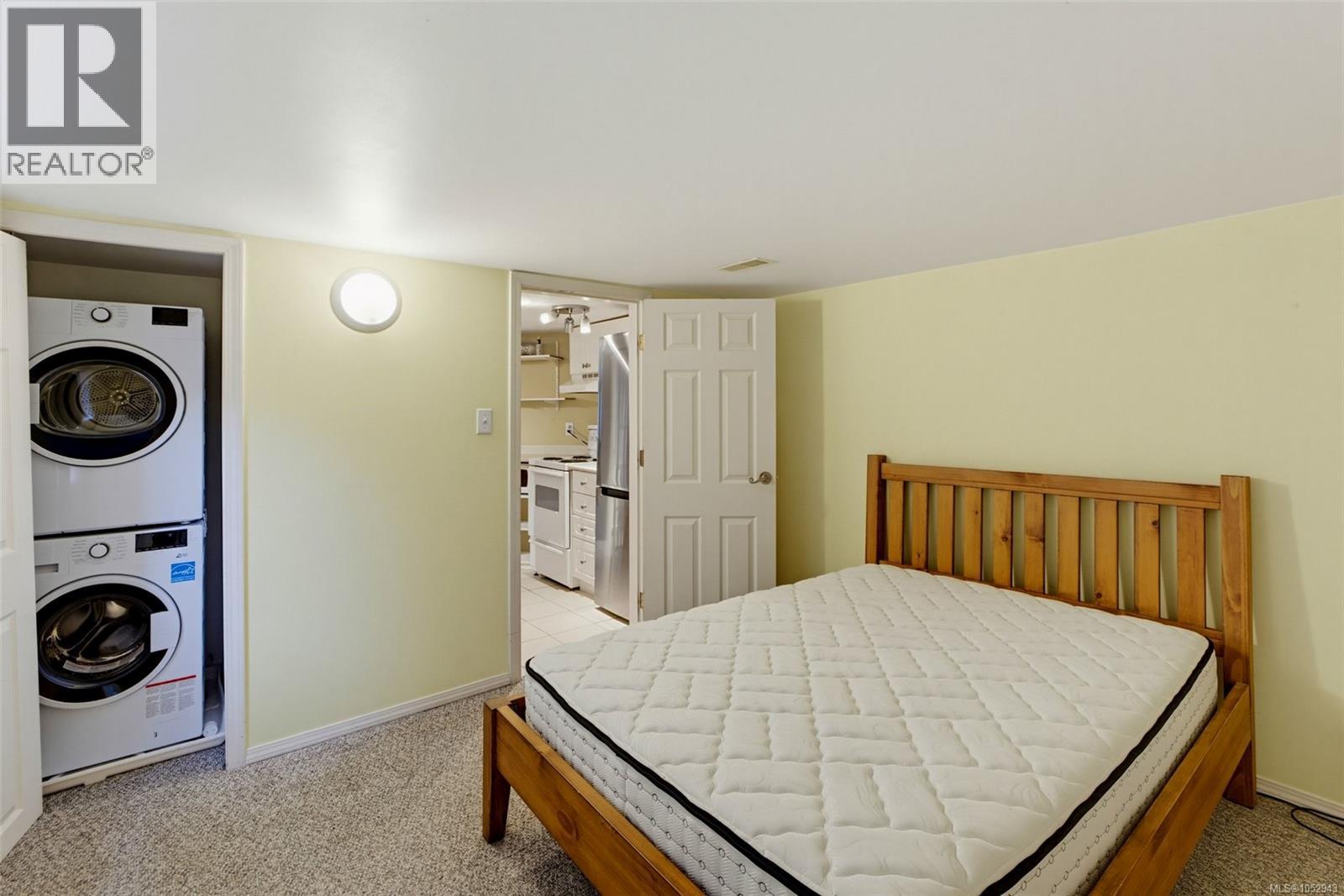 1271 McKenzie St, Victoria - Image 1