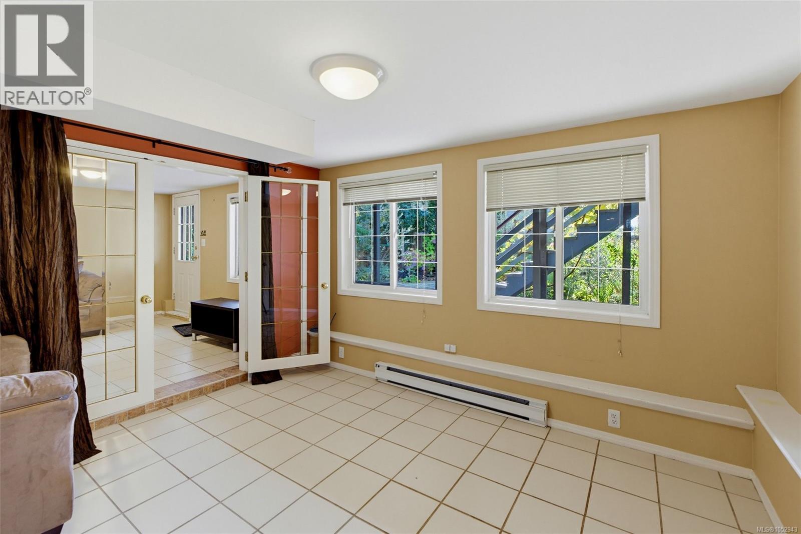 1271 McKenzie St, Victoria - Image 1
