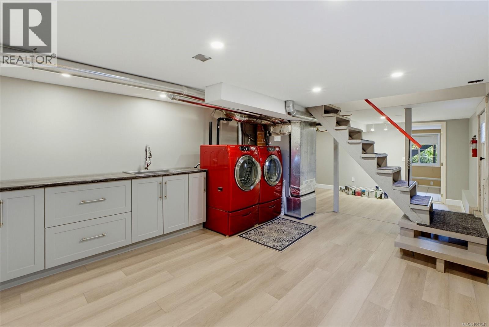 1271 McKenzie St, Victoria - Image 1