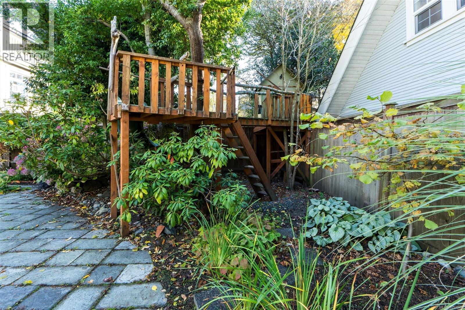 1271 McKenzie St, Victoria - Image 1