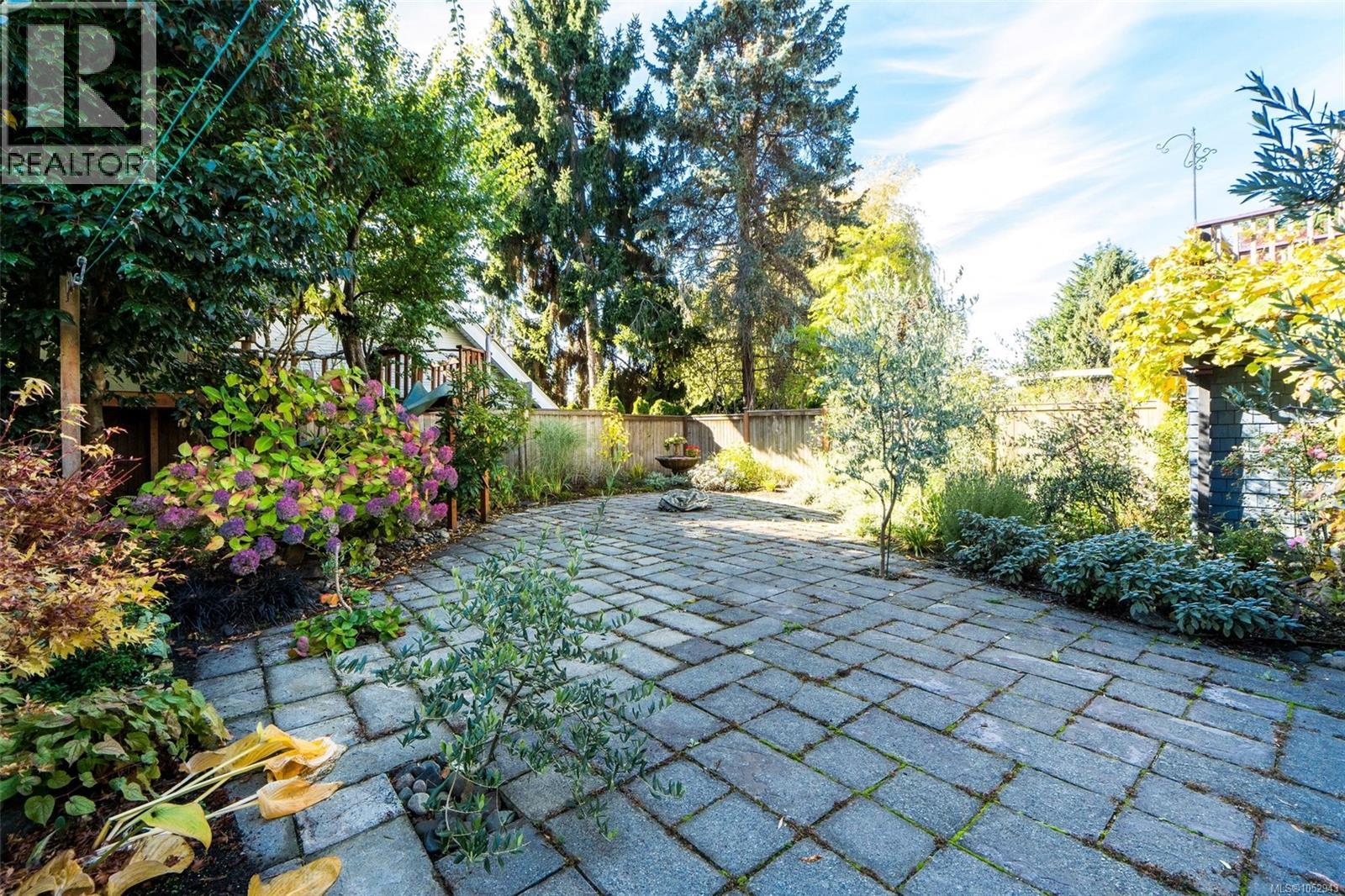 1271 McKenzie St, Victoria - Image 1