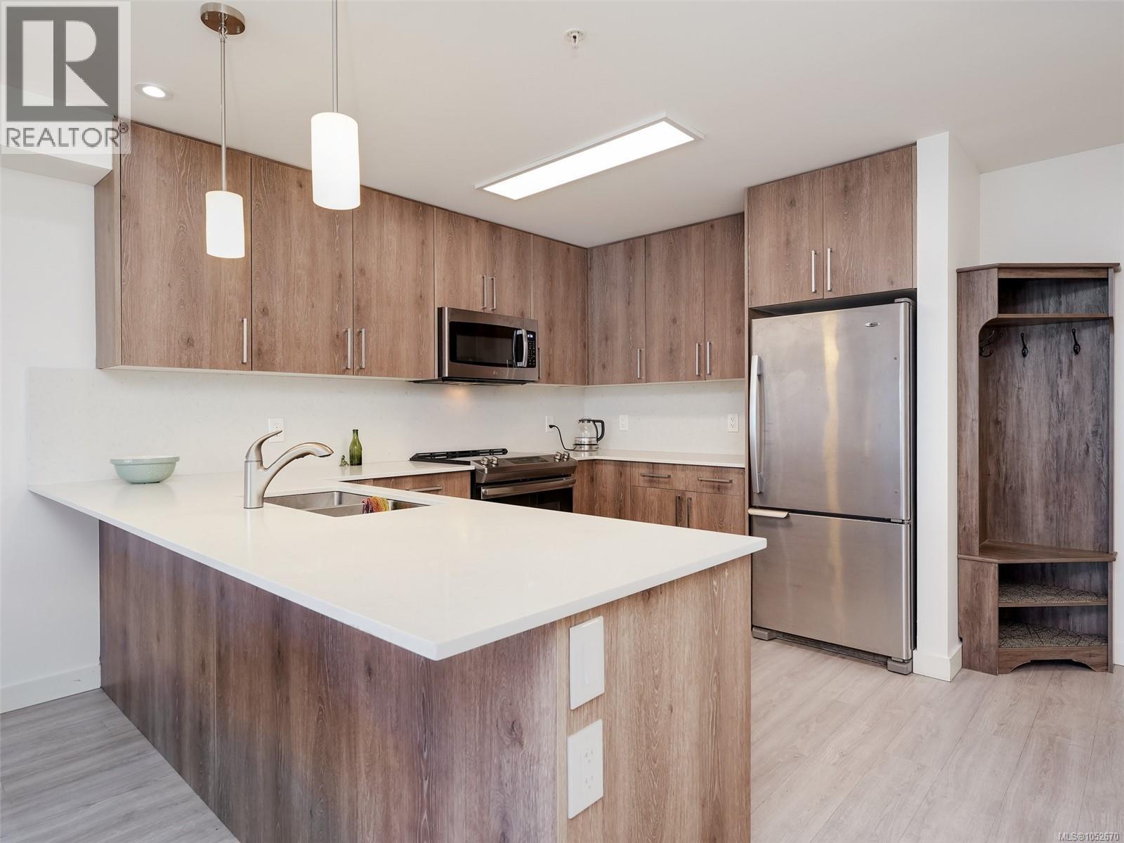303 110 Presley Place, View Royal