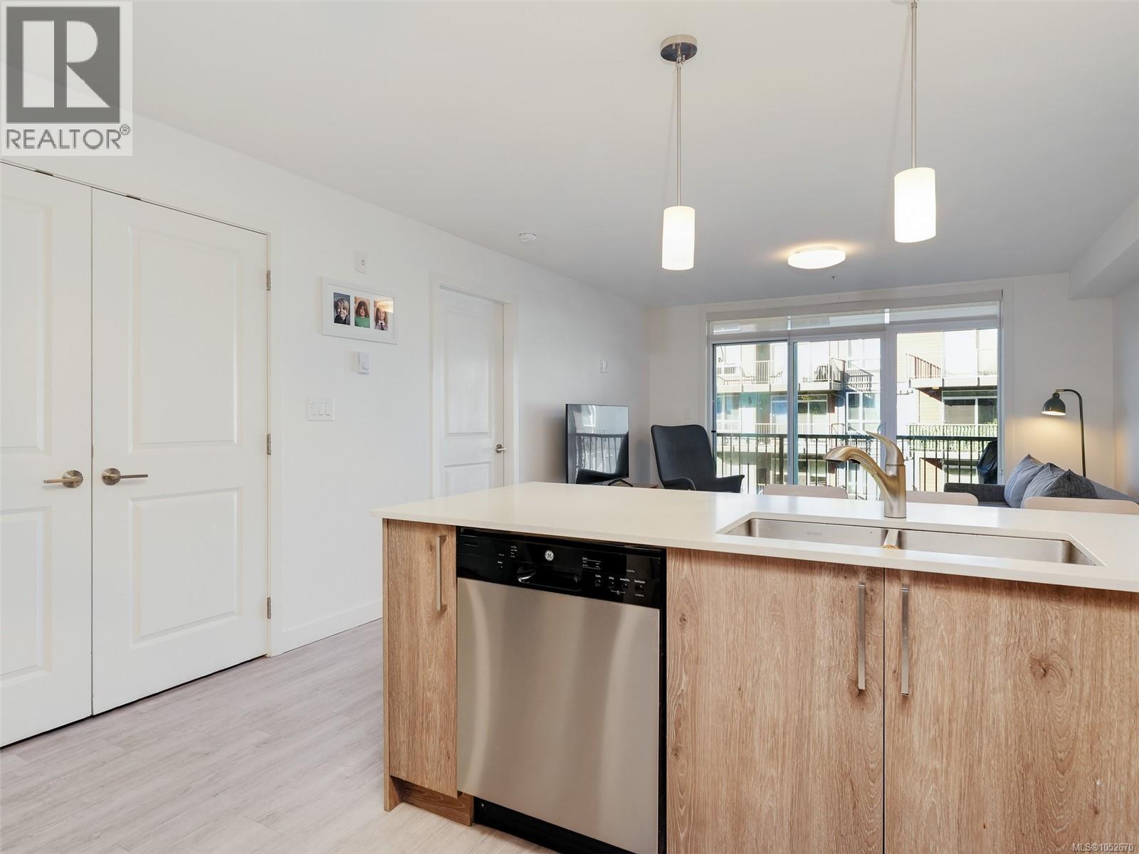 303 110 Presley Place, View Royal