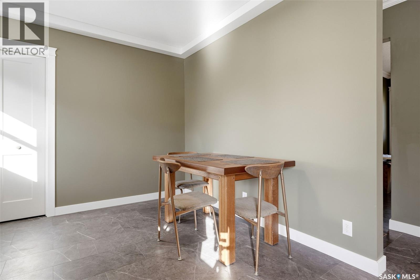 304 Halifax STREET N, Regina — photo 12