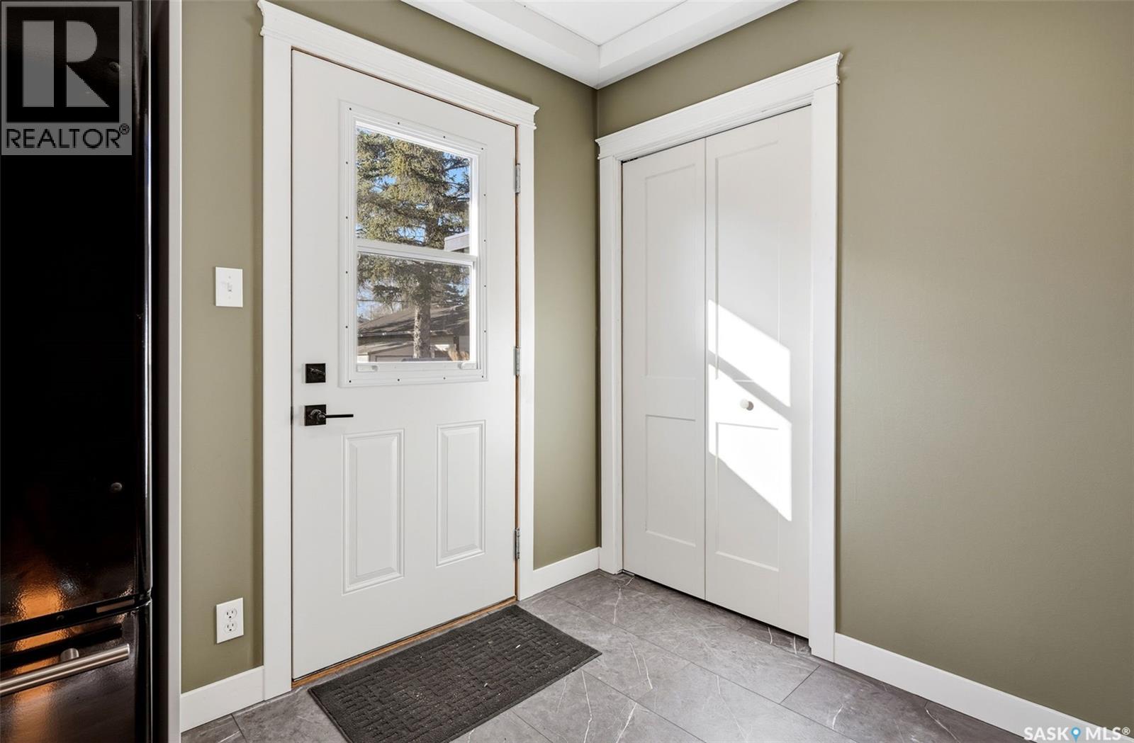 304 Halifax STREET N, Regina — photo 2