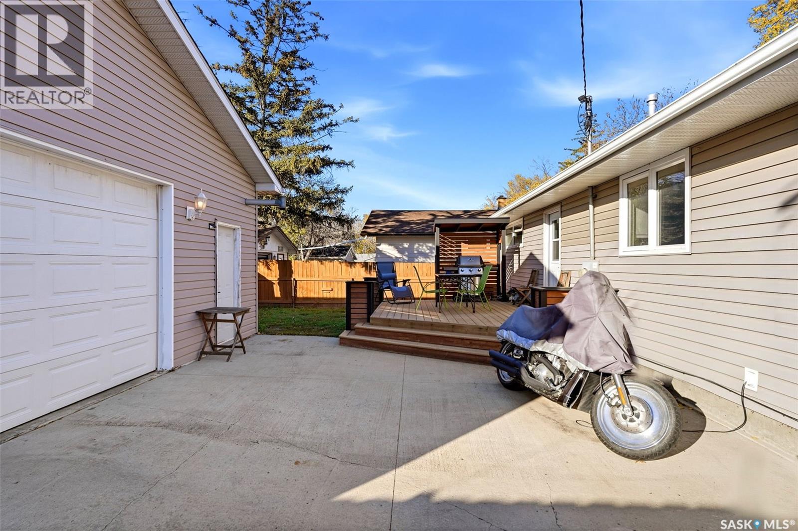 304 Halifax STREET N, Regina — photo 35