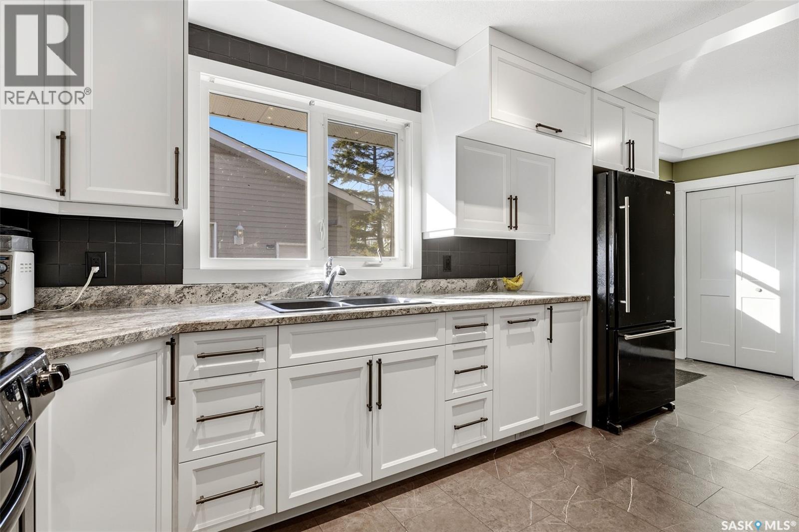 304 Halifax STREET N, Regina — photo 8