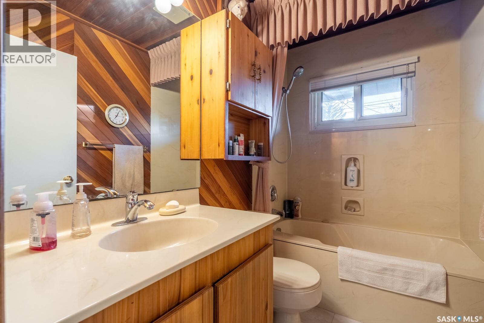 224 FRONTENAC DRIVE, Regina — photo 17