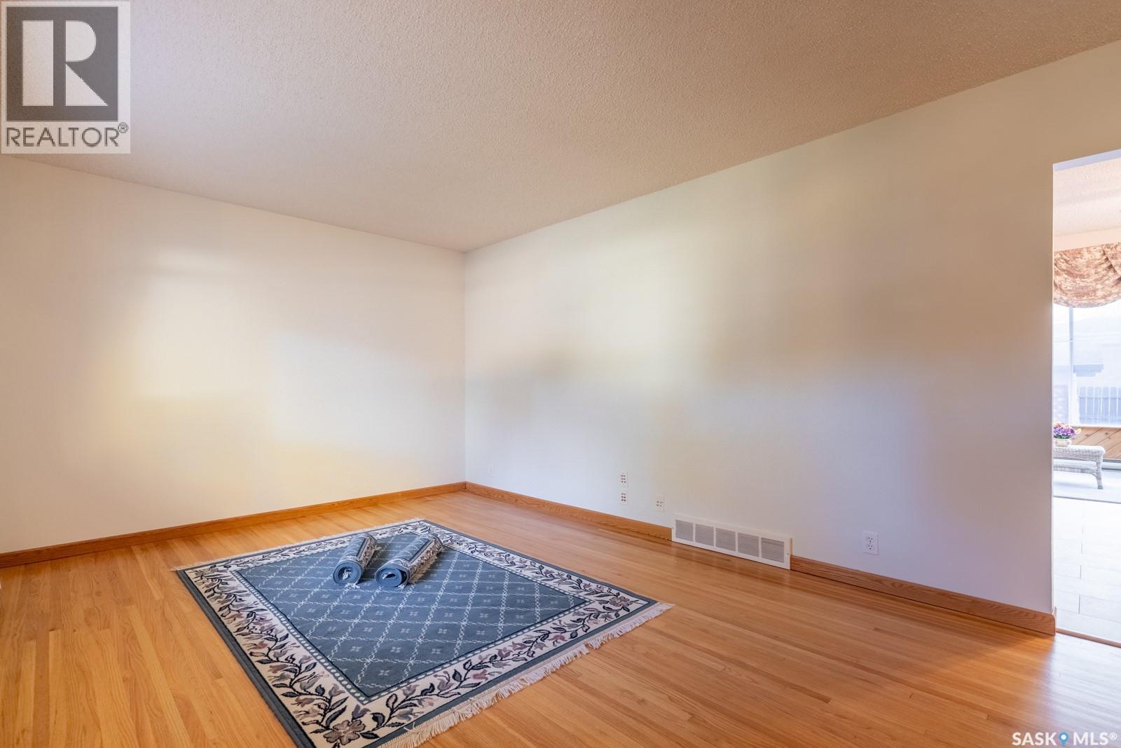 224 FRONTENAC DRIVE, Regina — photo 3