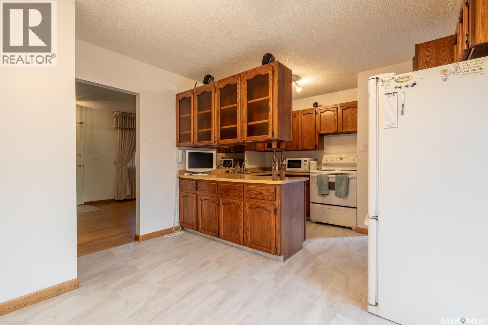 224 FRONTENAC DRIVE, Regina — photo 5