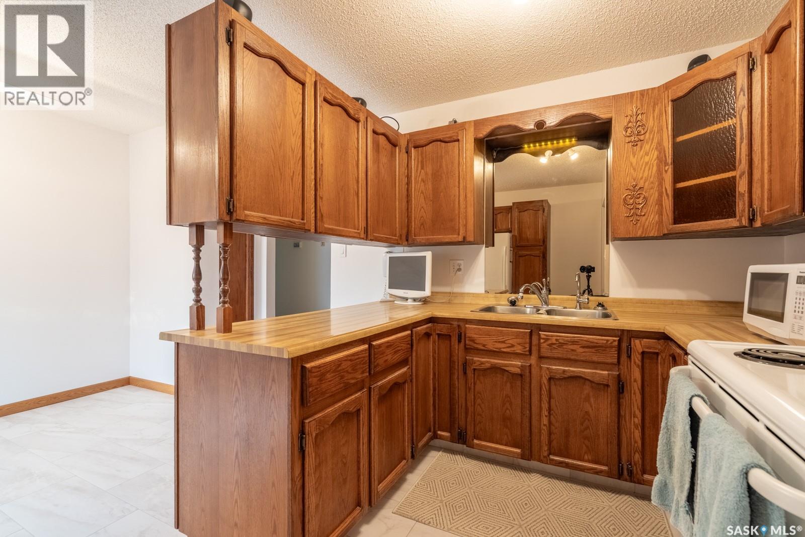 224 FRONTENAC DRIVE, Regina — photo 6