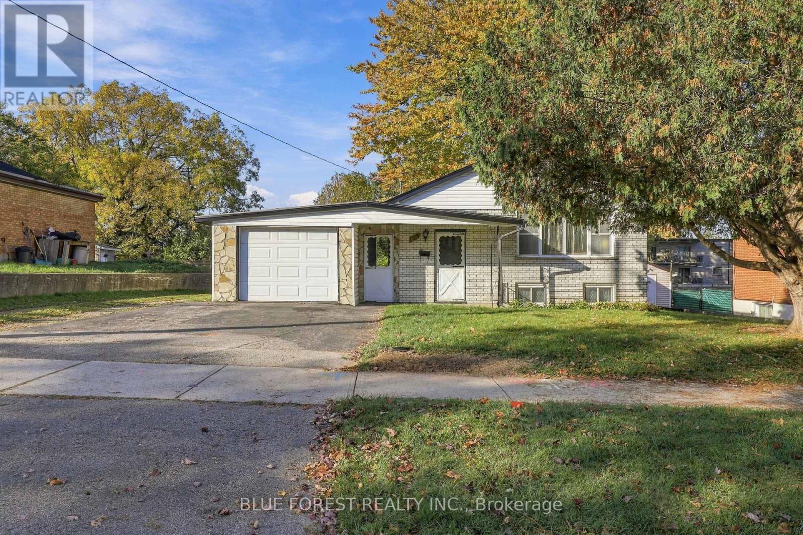 105 Chesterfield photo 2
