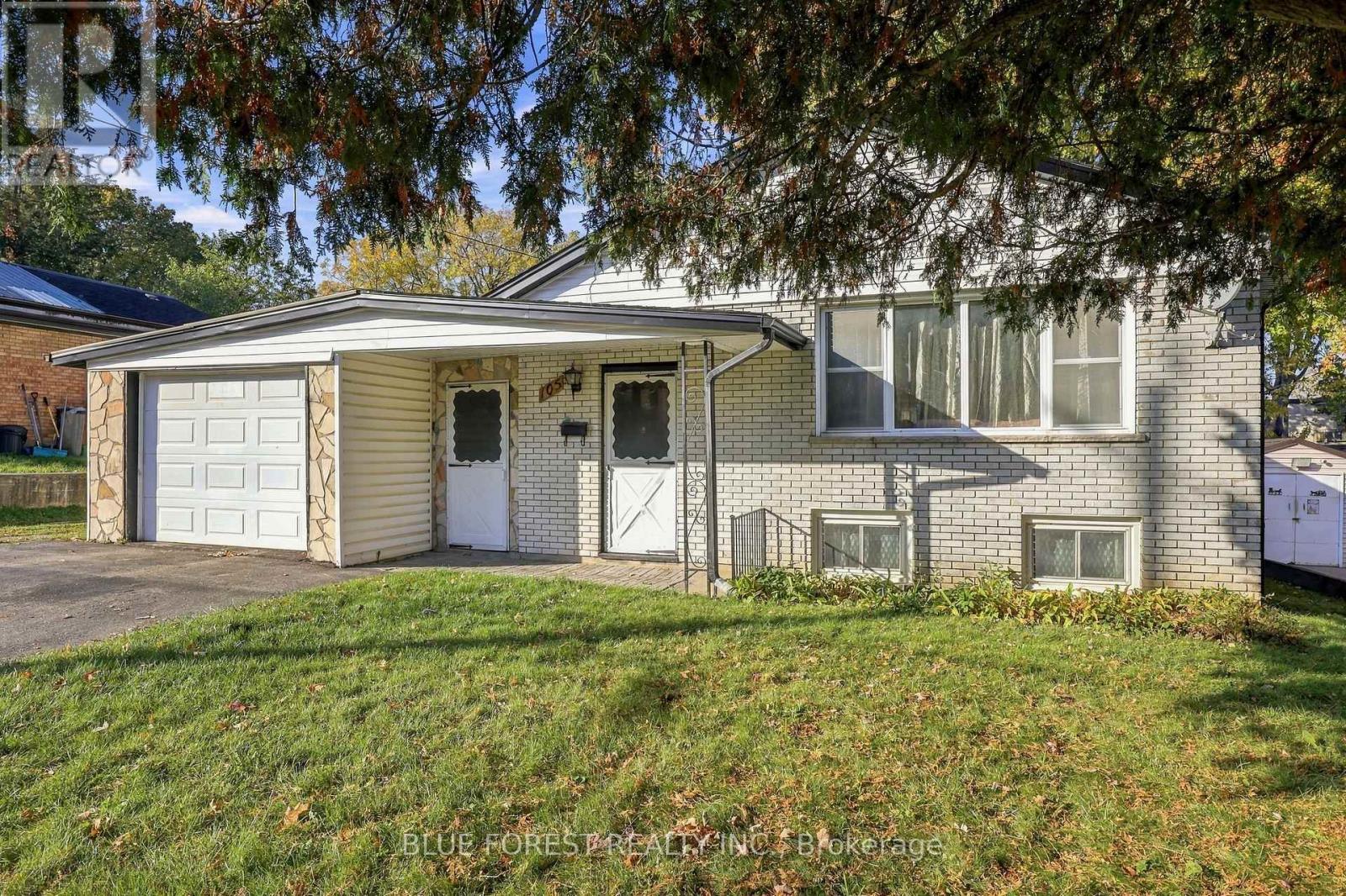 105 Chesterfield photo 3
