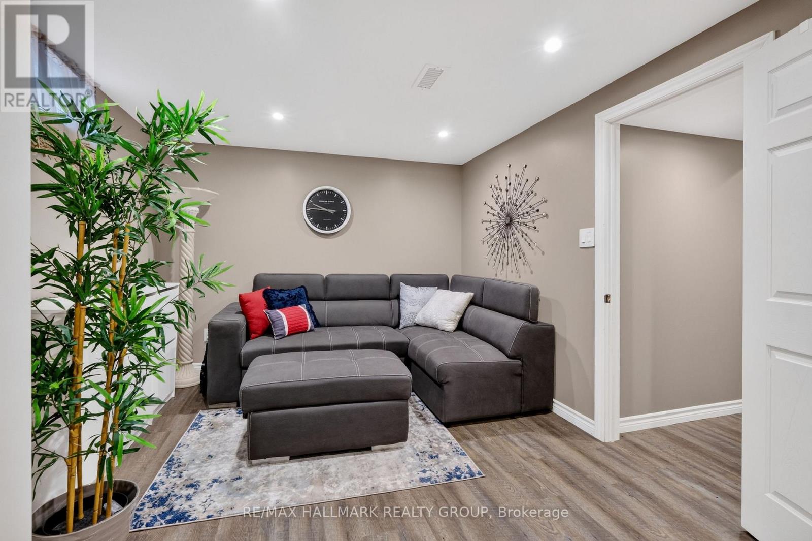 #38 953 COOKSHIRE CRESCENT - 32