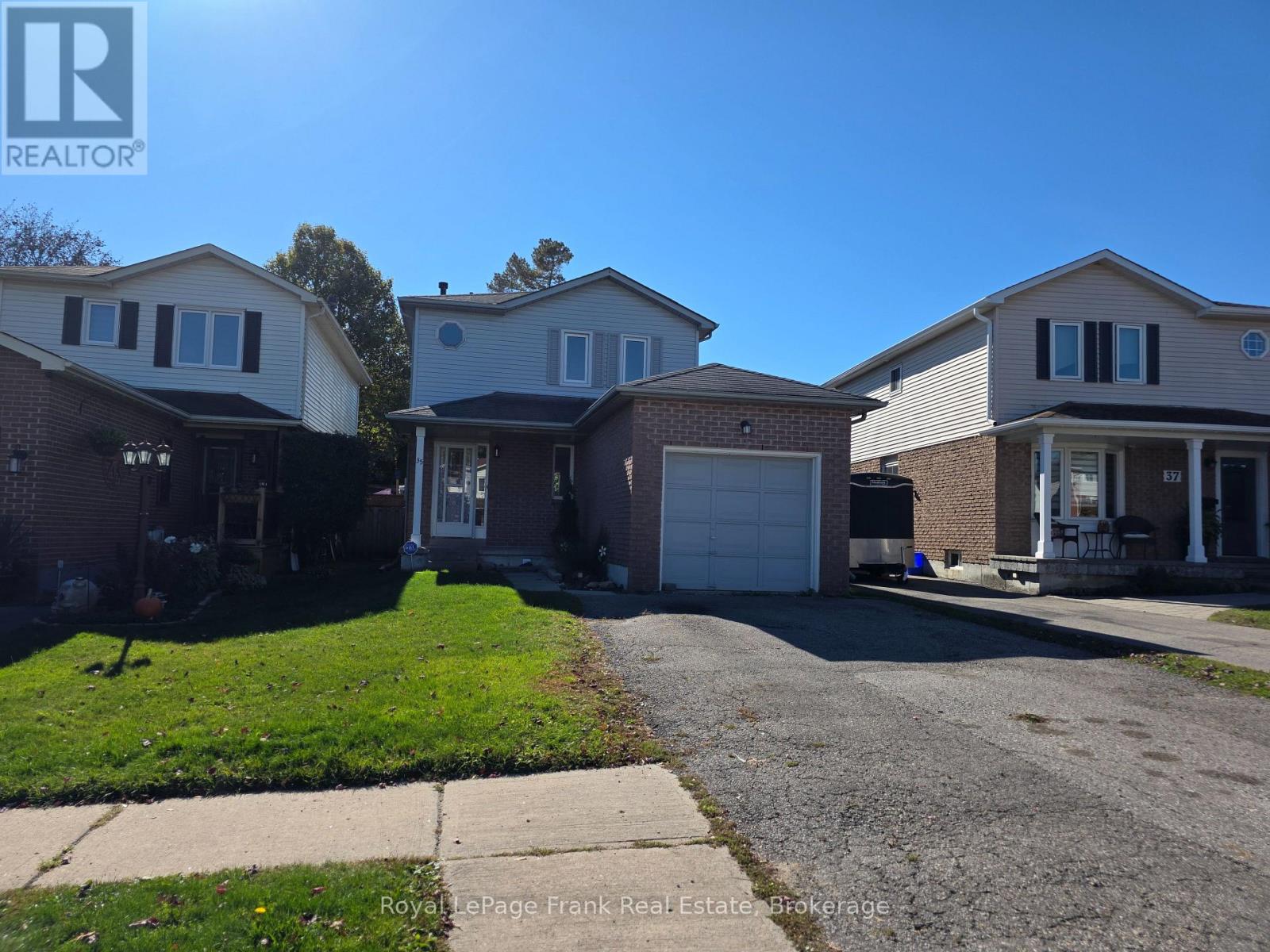 35 Kingsview Court, Clarington, ON photo 2