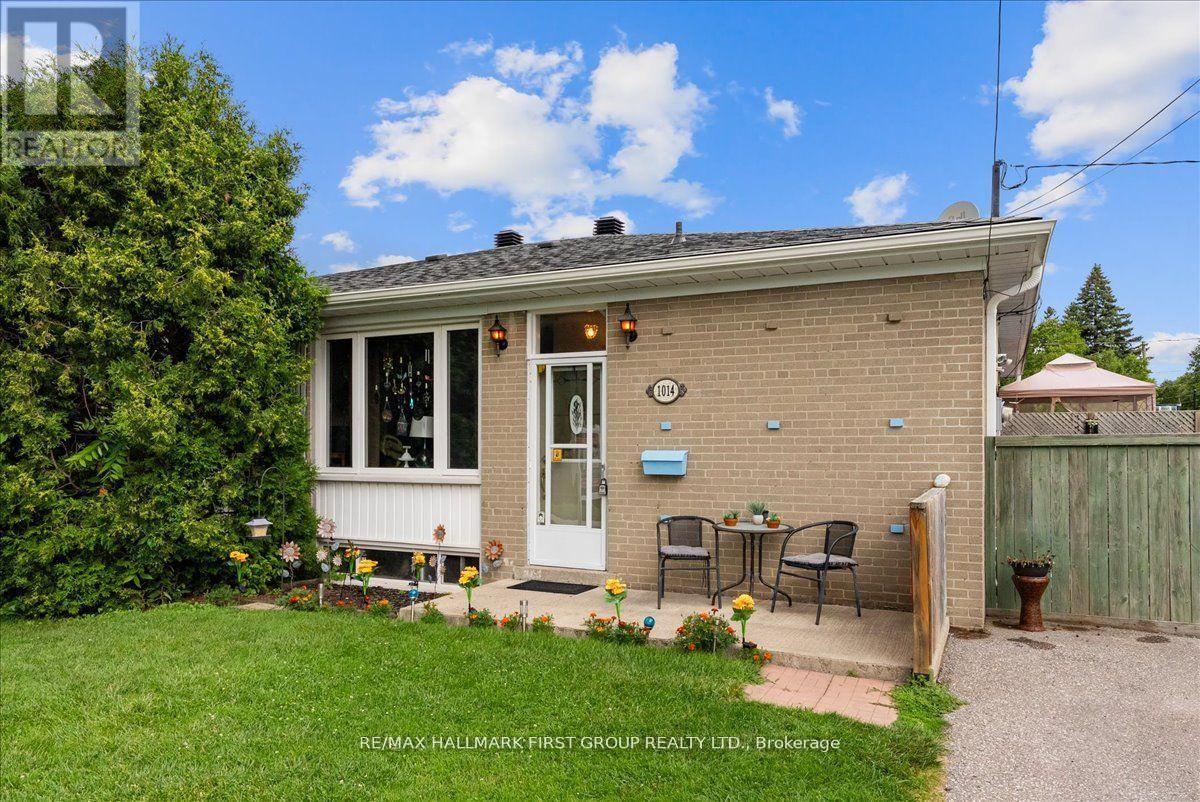 1014 Dunlop Street East, Whitby, ON photo 2