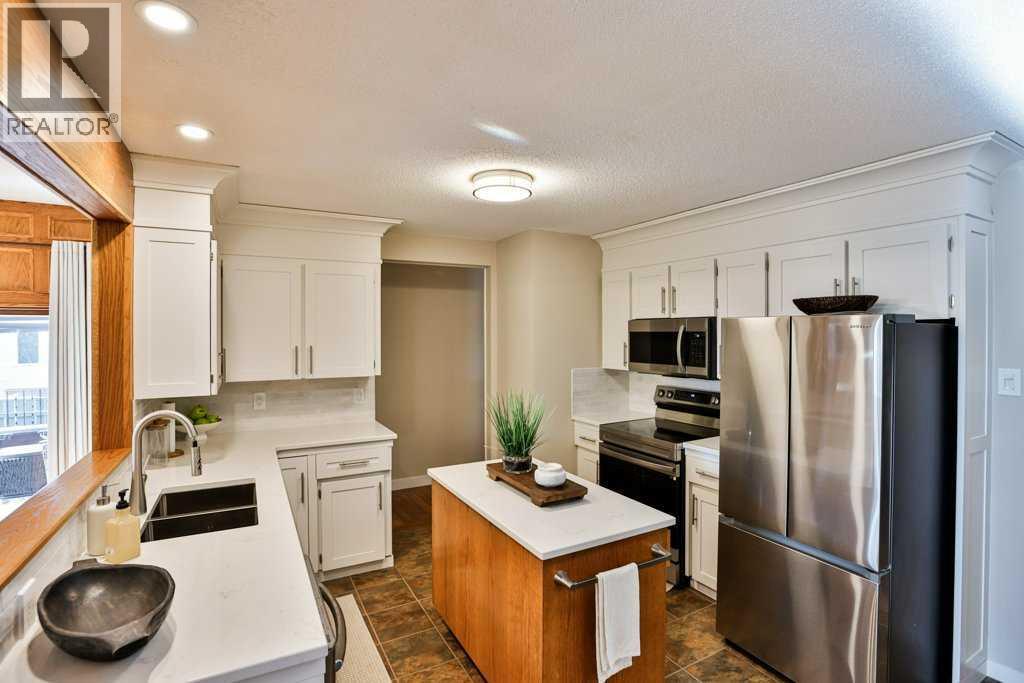 1703 Lakeside Road S, Lethbridge — photo 9
