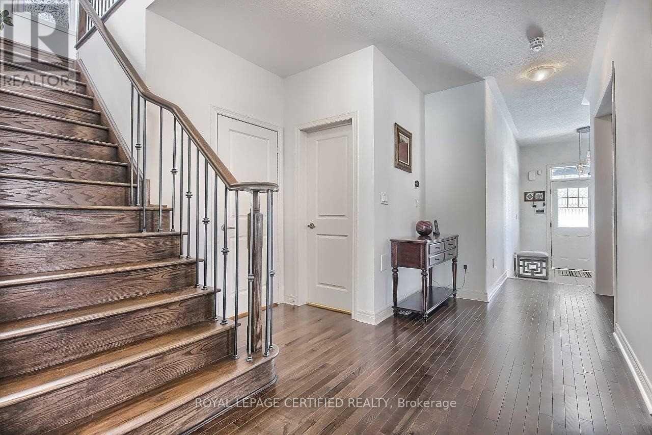 170 Gibson Circle, Bradford West Gwillimbury photo 4