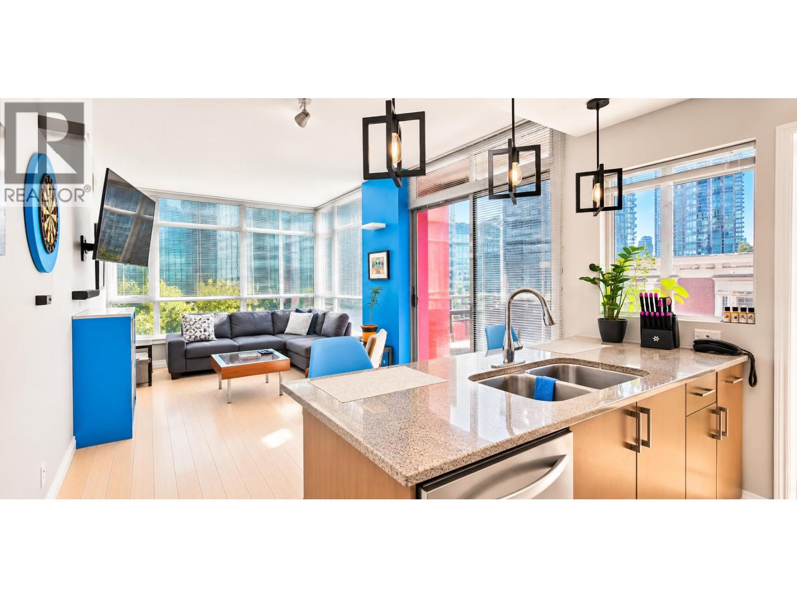 702 1211 MELVILLE STREET, Vancouver