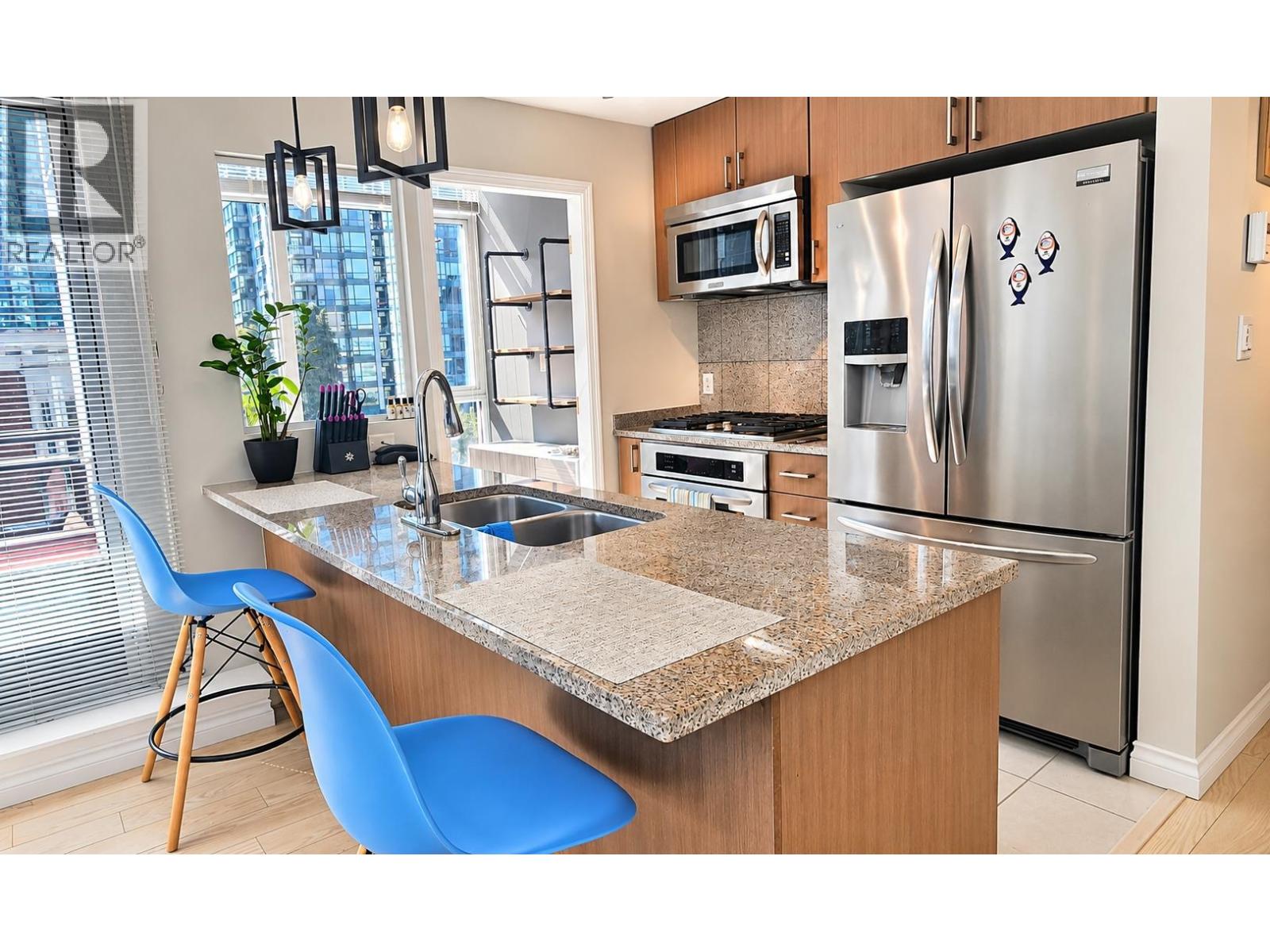 702 1211 MELVILLE STREET, Vancouver - Image 1