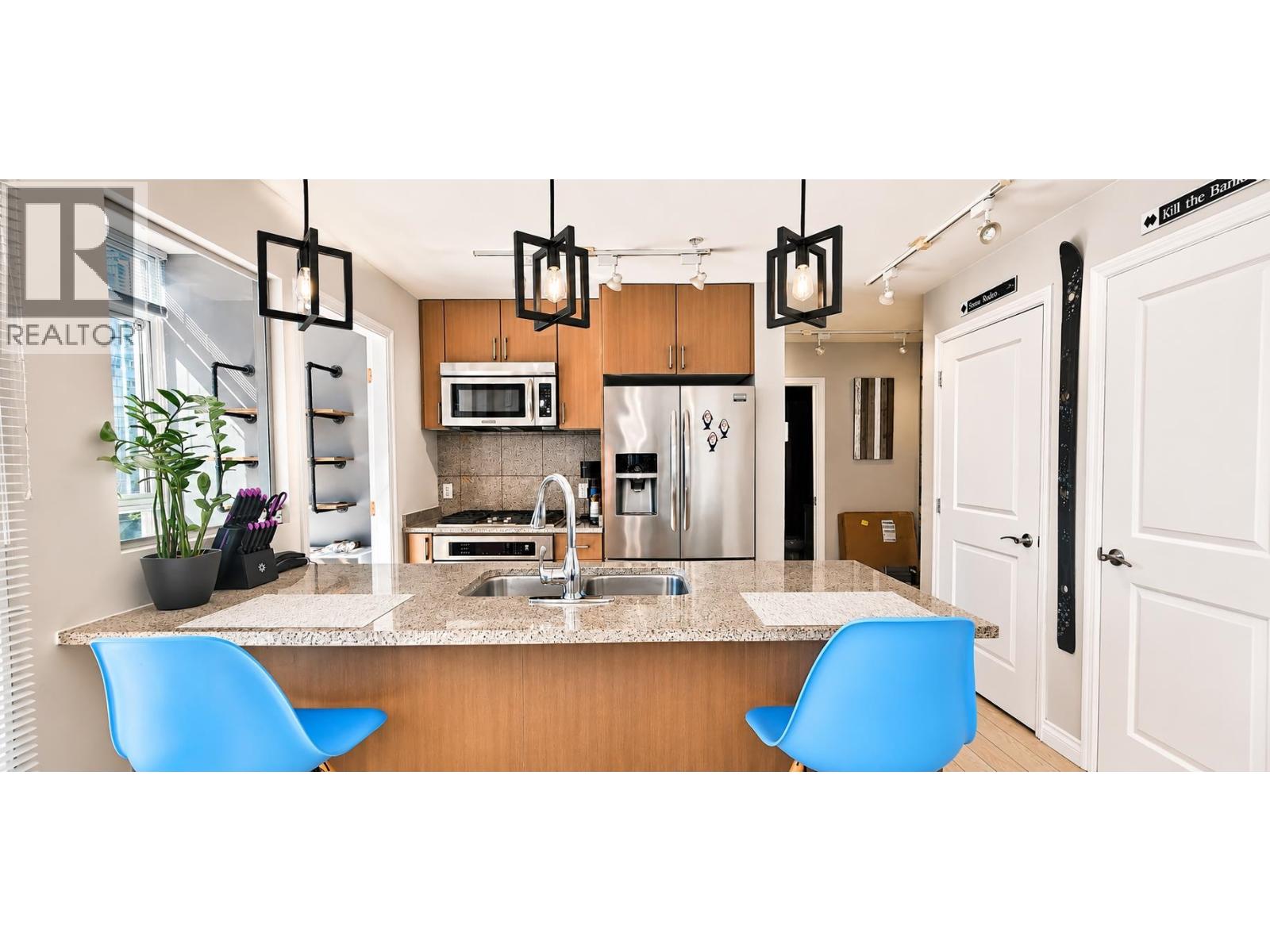 702 1211 MELVILLE STREET, Vancouver - Image 1