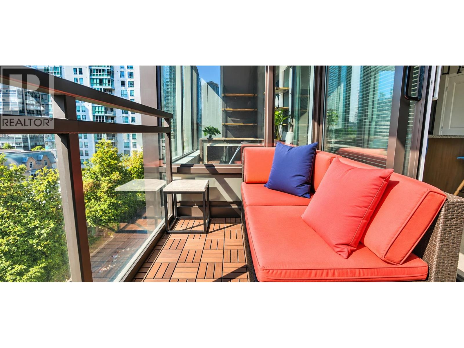 702 1211 MELVILLE STREET, Vancouver - Image 1