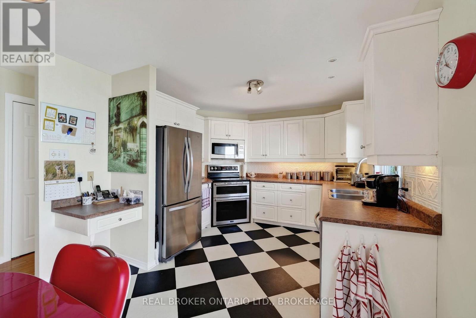 133 BRYDEN AVENUE - 12