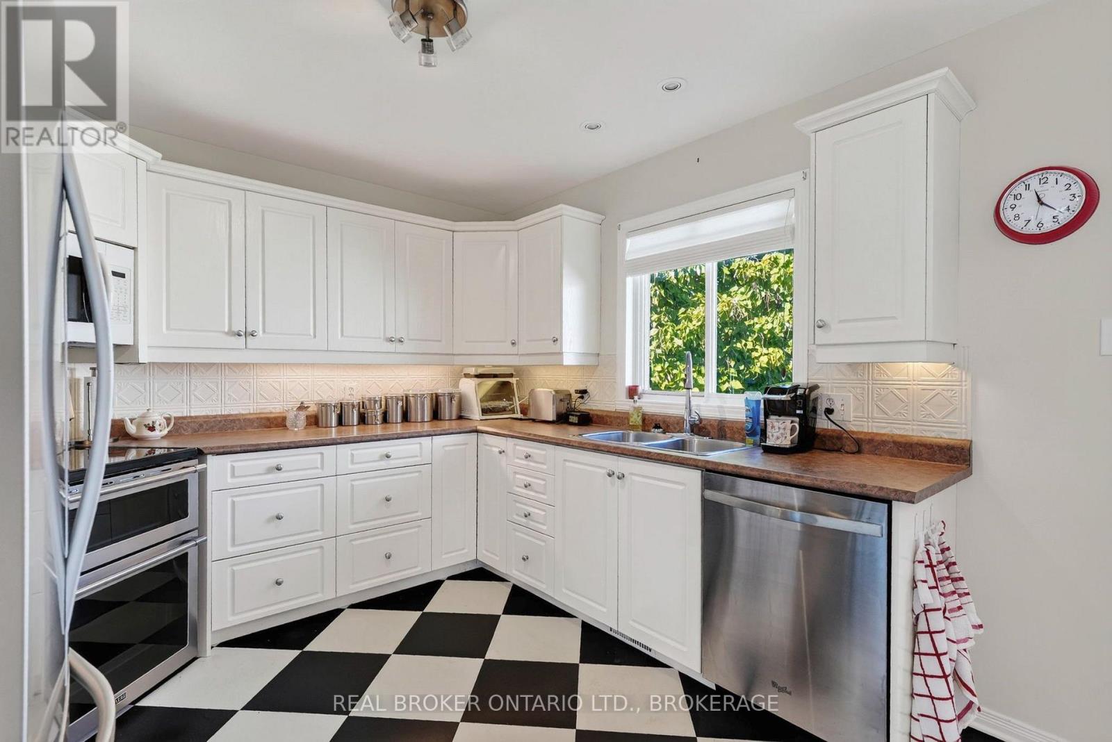 133 BRYDEN AVENUE - 13