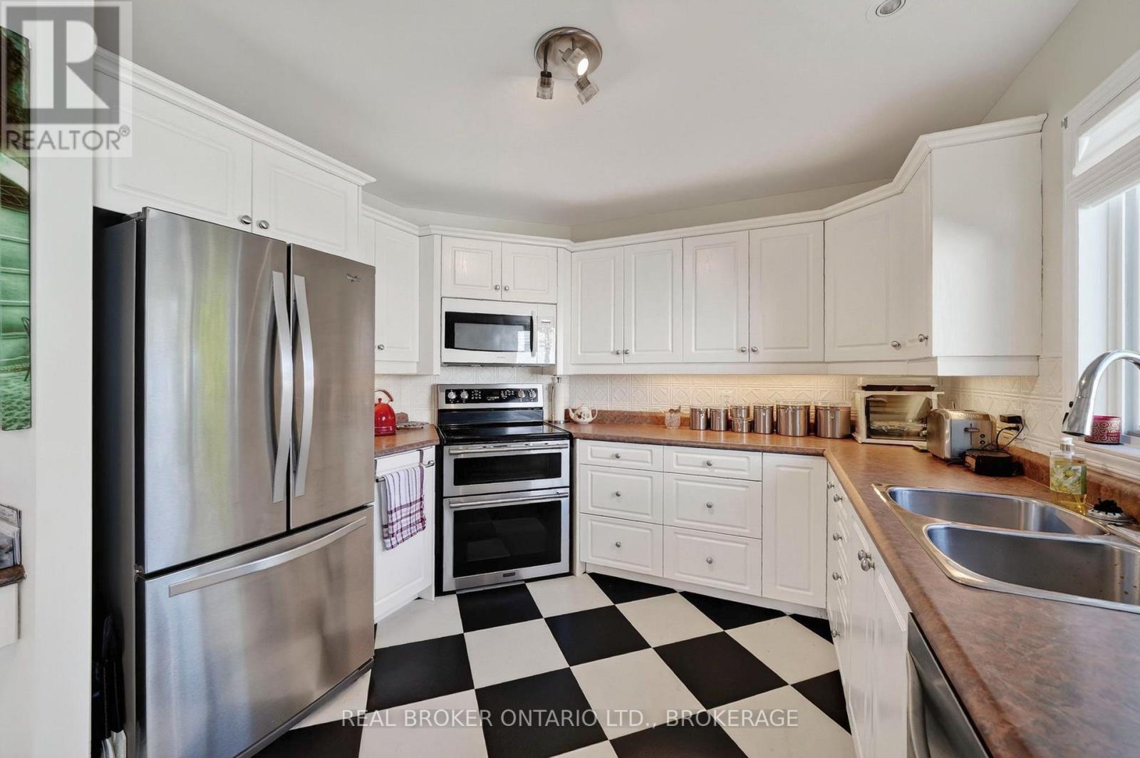 133 BRYDEN AVENUE - 14
