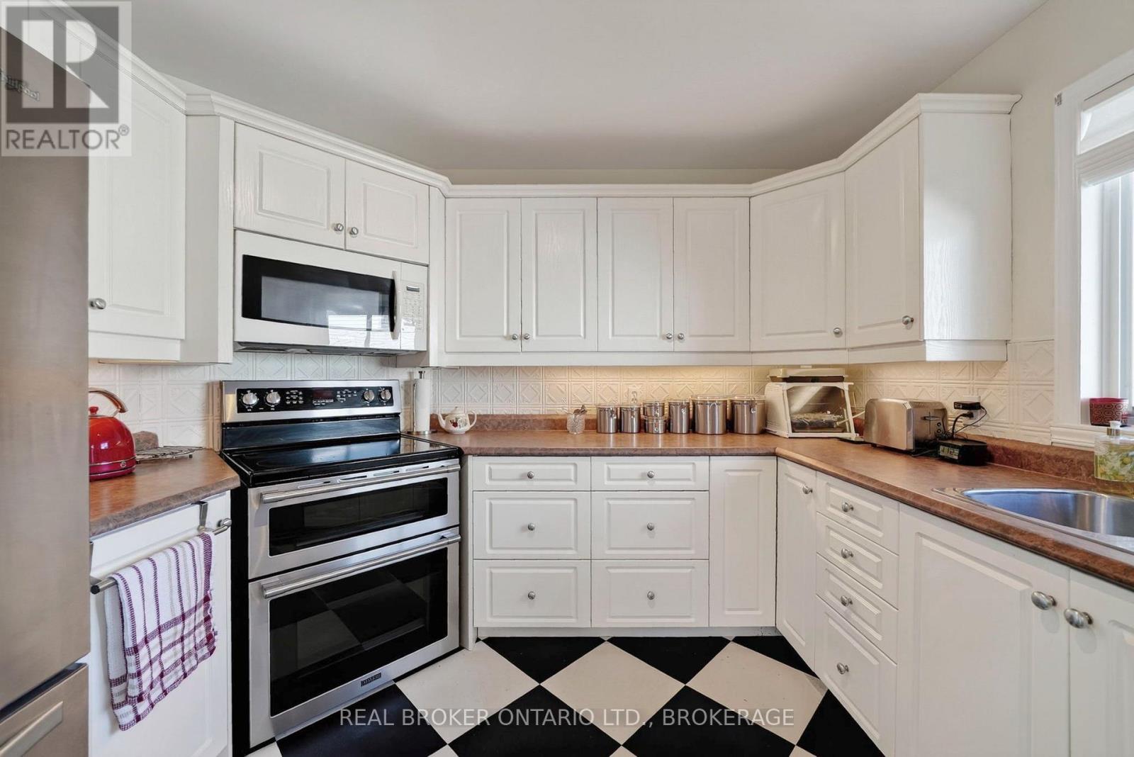 133 BRYDEN AVENUE - 15