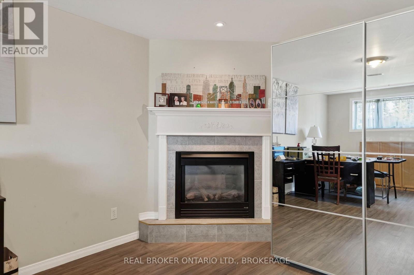 133 BRYDEN AVENUE - 32