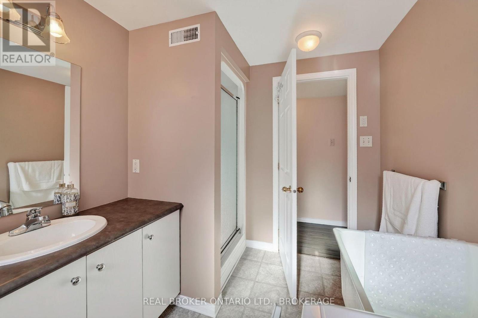 133 BRYDEN AVENUE - 35