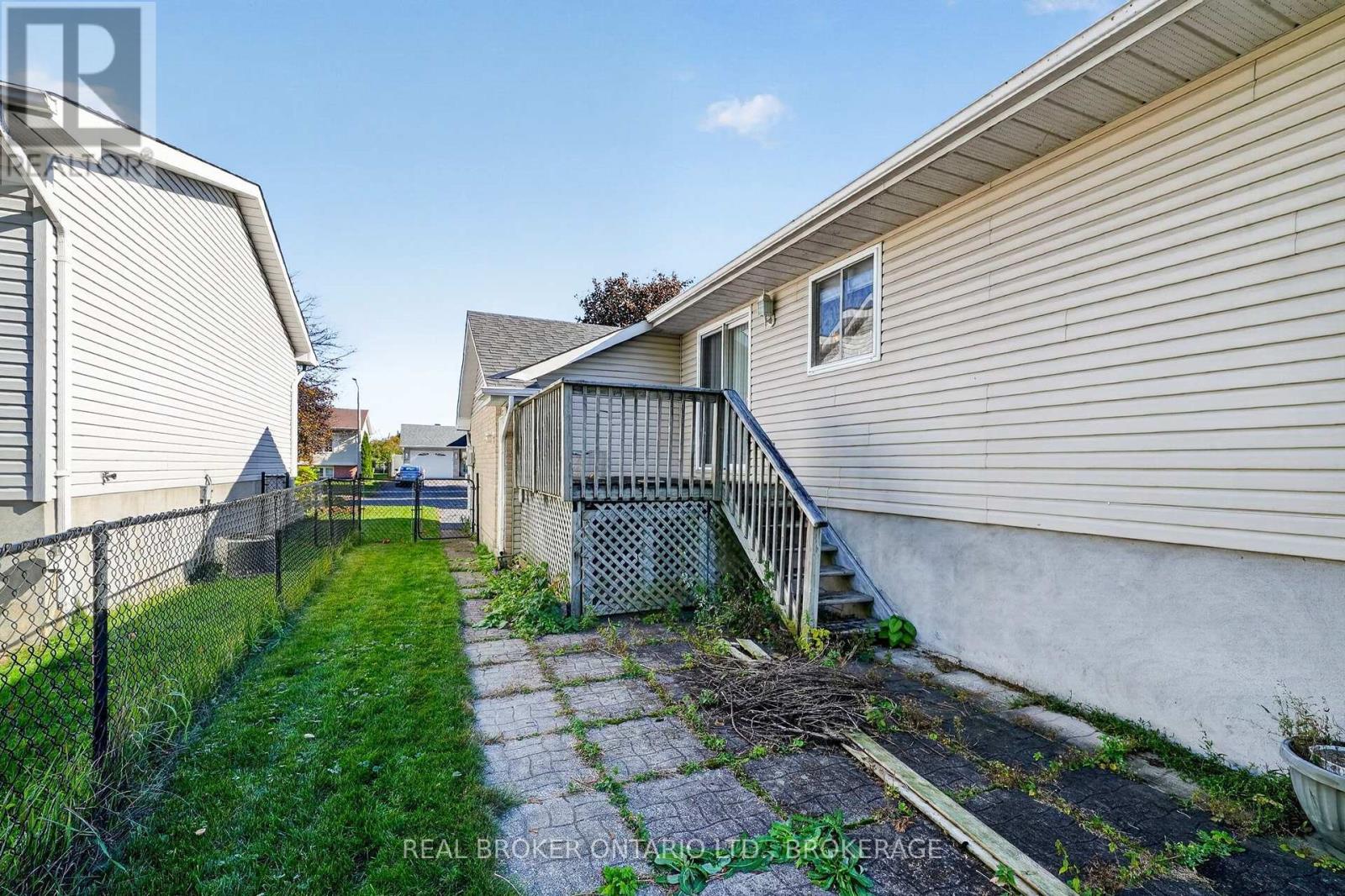 133 BRYDEN AVENUE - 41