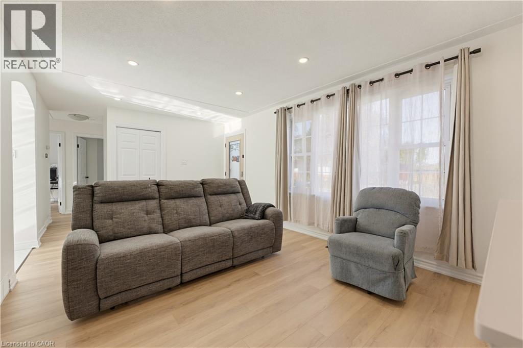 49 GEORGE Street — photo 3