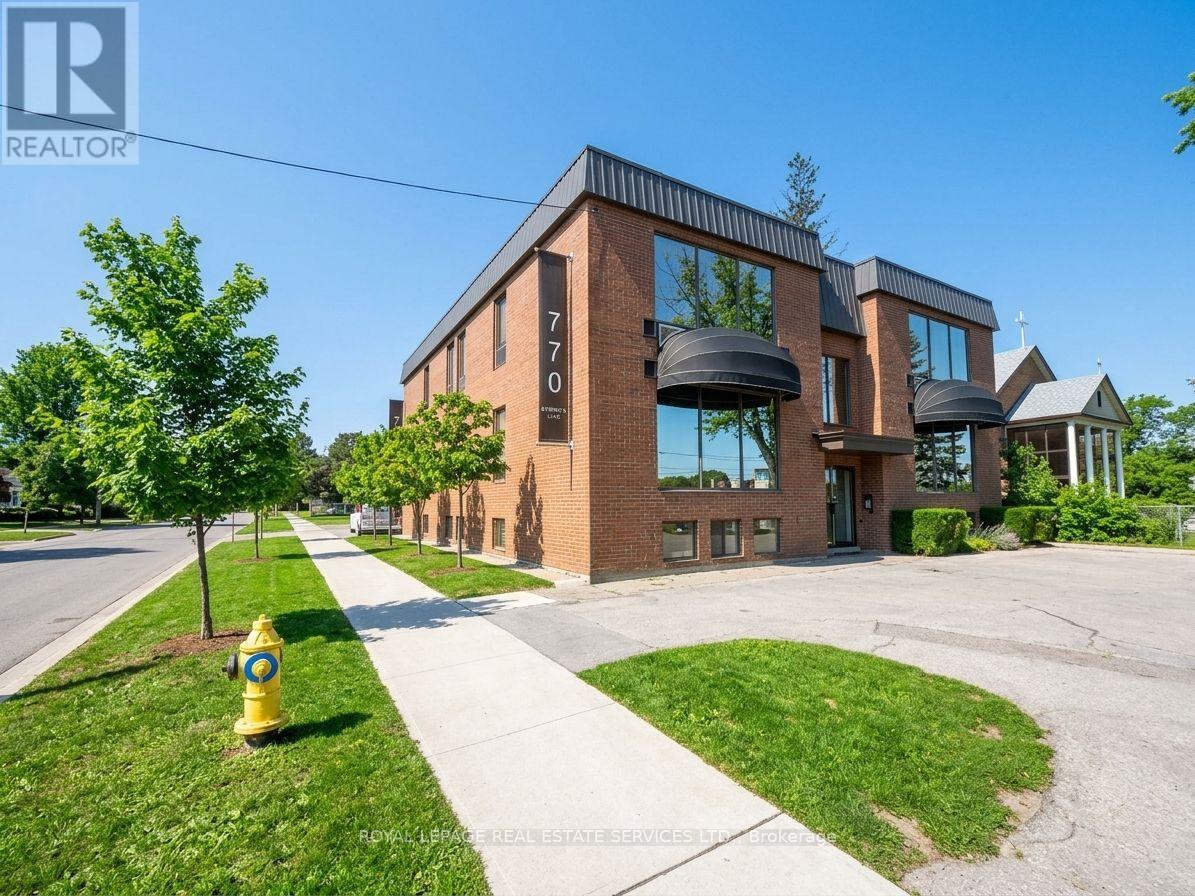 100A - 770 BROWNS LINE, Toronto (Alderwood) — photo 2