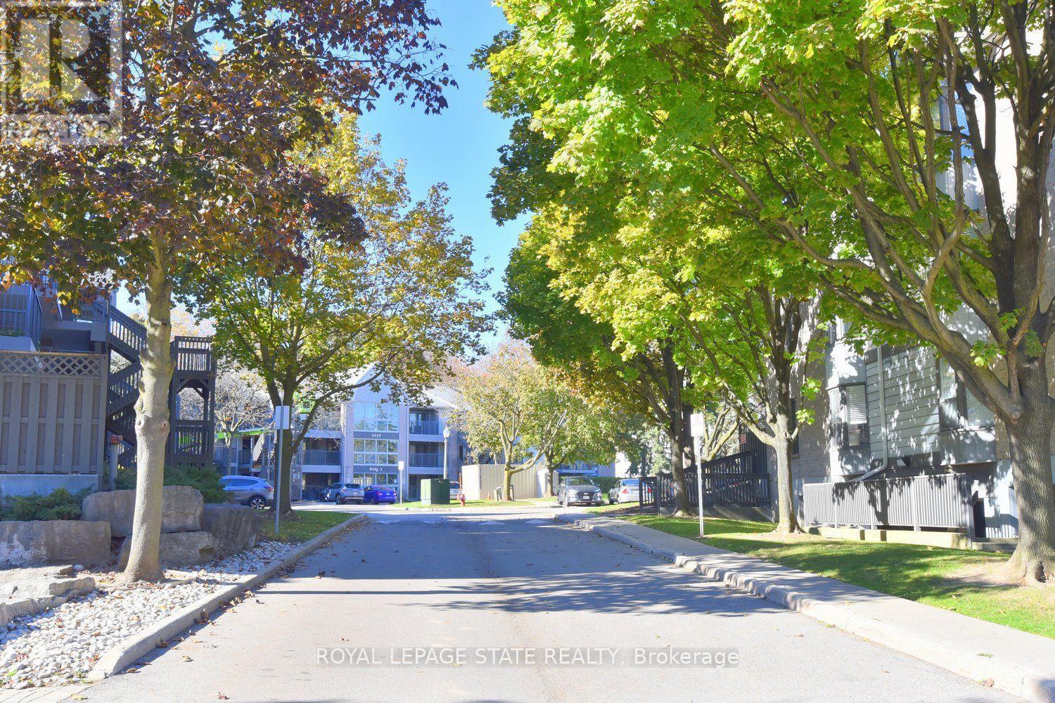 313- 2030 Cleaver Avenue West, Burlington, ON photo 32