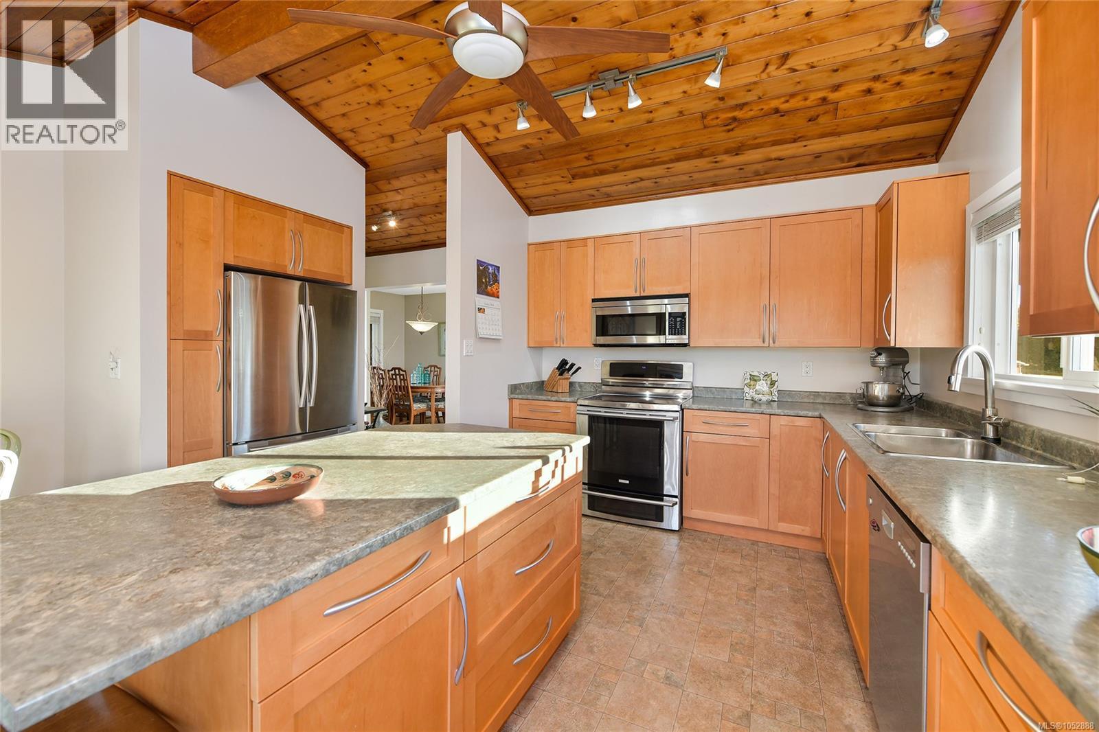  7043 Bickstan Place, Central Saanich