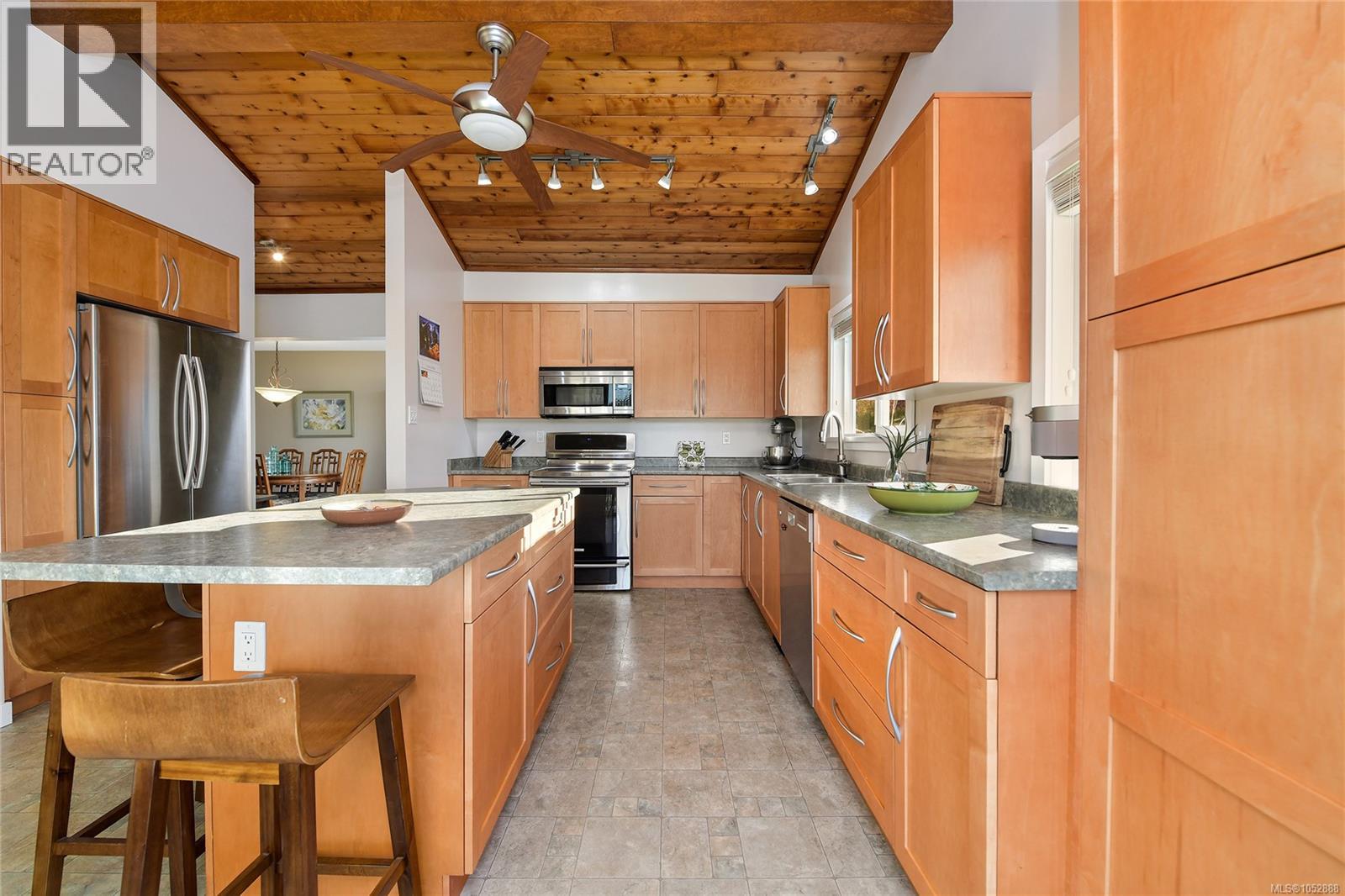  7043 Bickstan Place, Central Saanich
