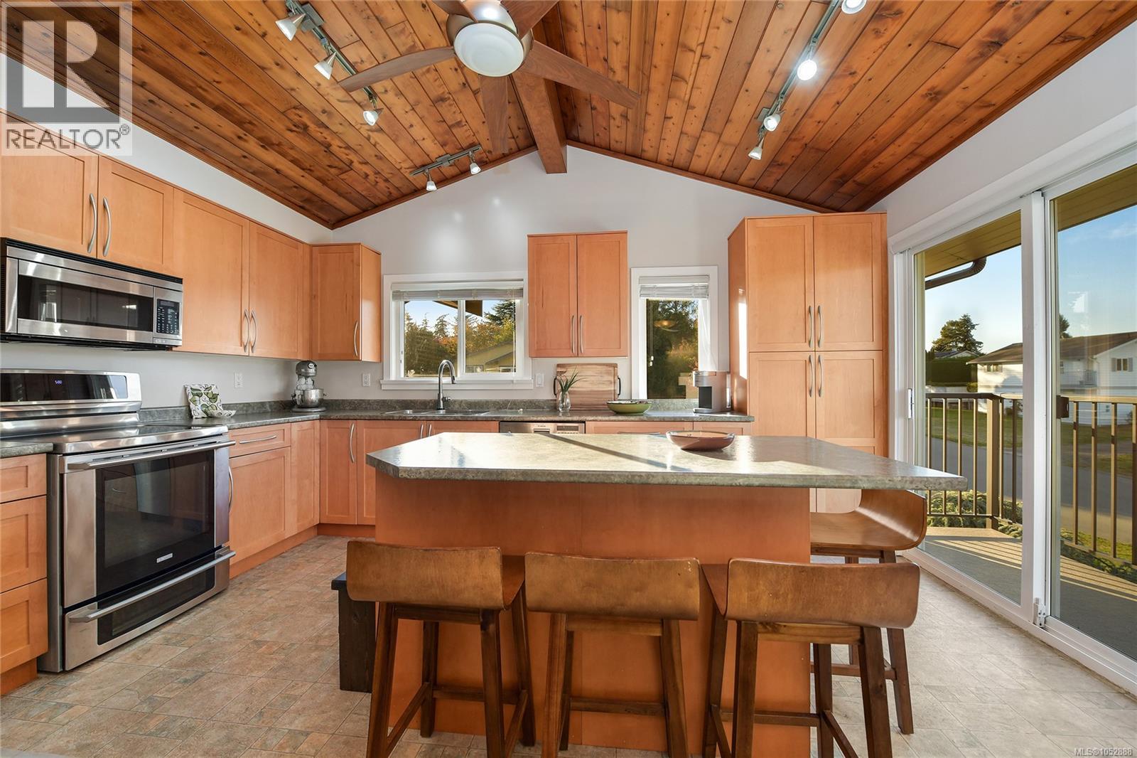  7043 Bickstan Place, Central Saanich