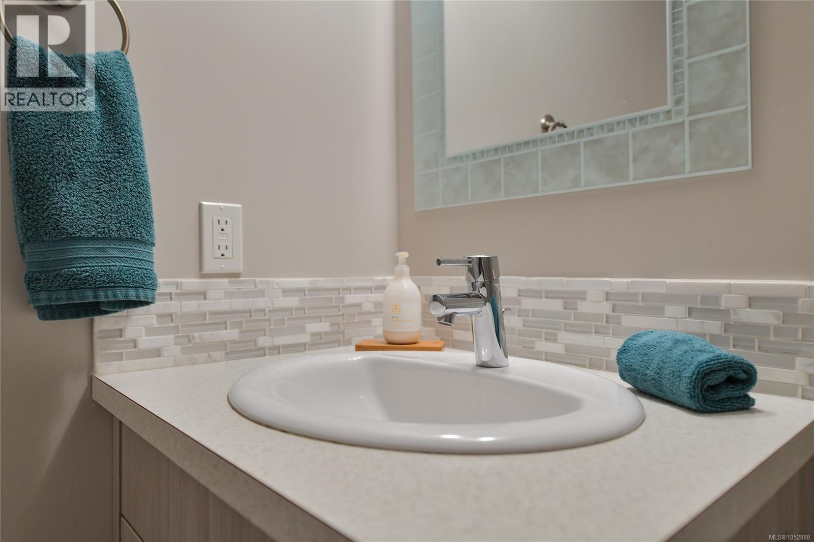  7043 Bickstan Place, Central Saanich