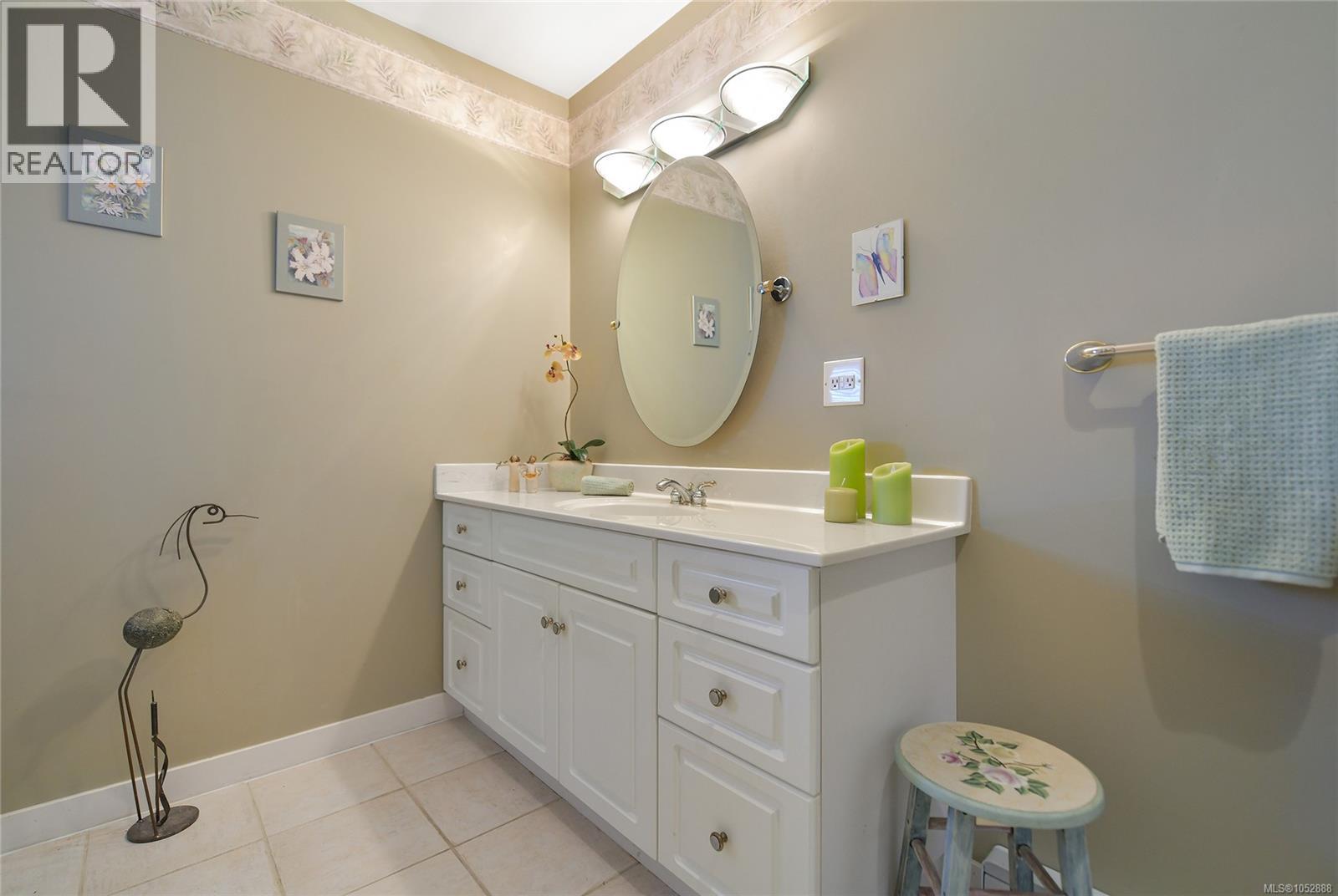  7043 Bickstan Place, Central Saanich