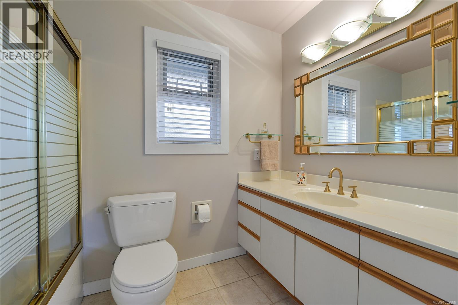  7043 Bickstan Place, Central Saanich