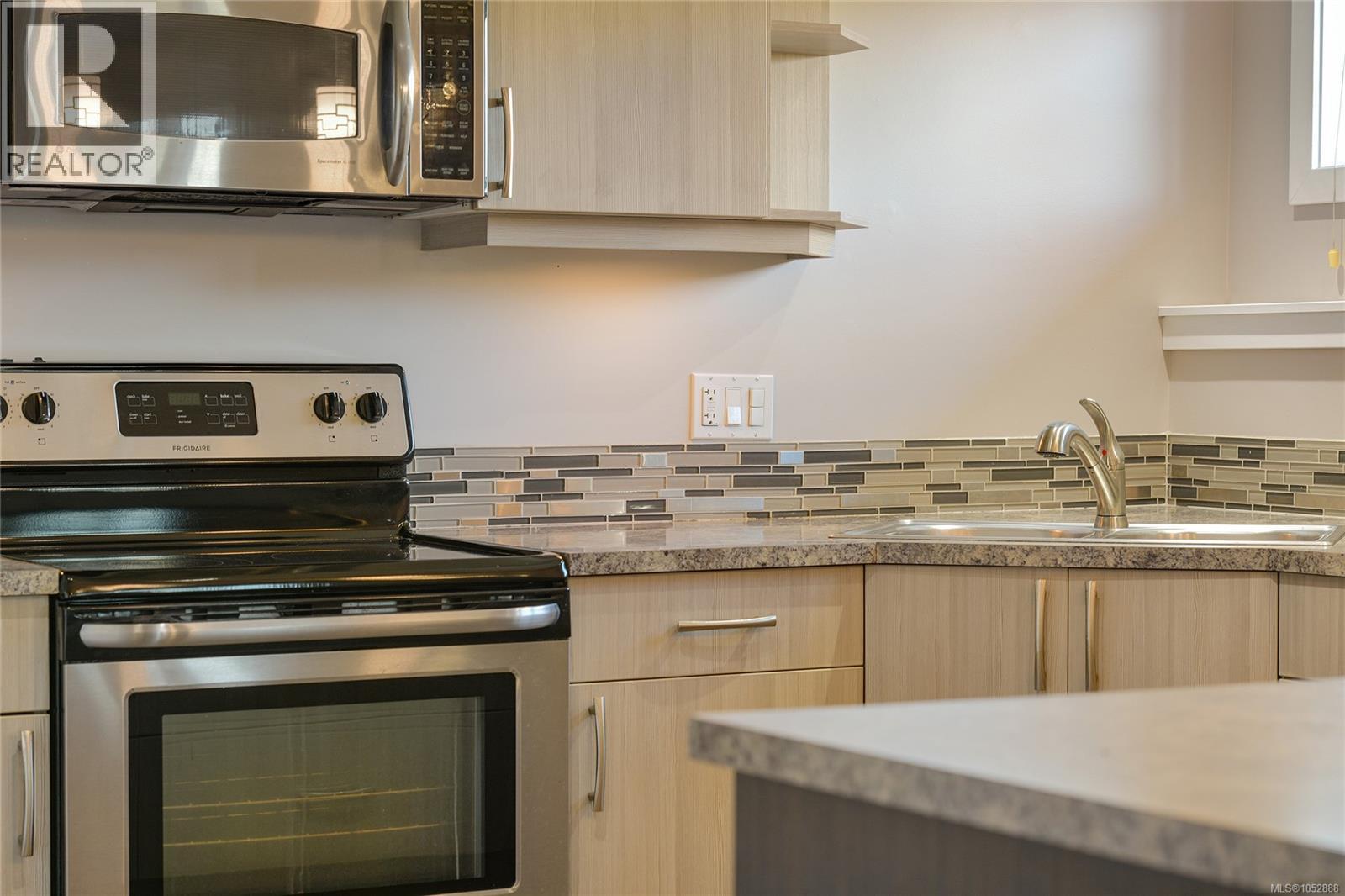  7043 Bickstan Place, Central Saanich