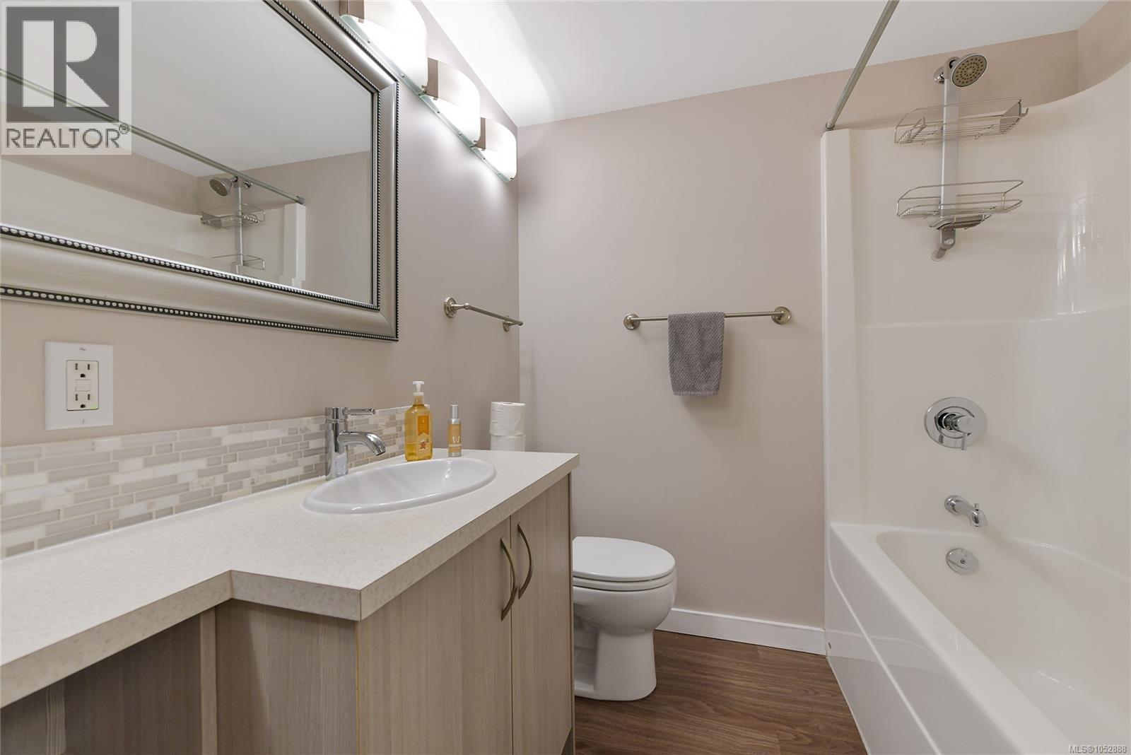  7043 Bickstan Place, Central Saanich