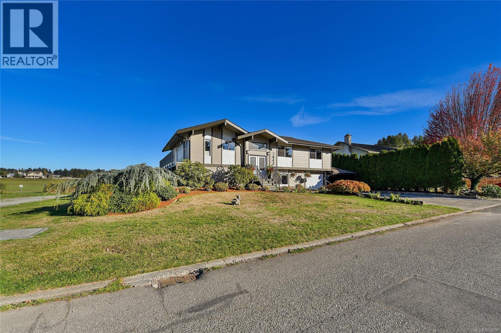  7043 Bickstan Place, Central Saanich
