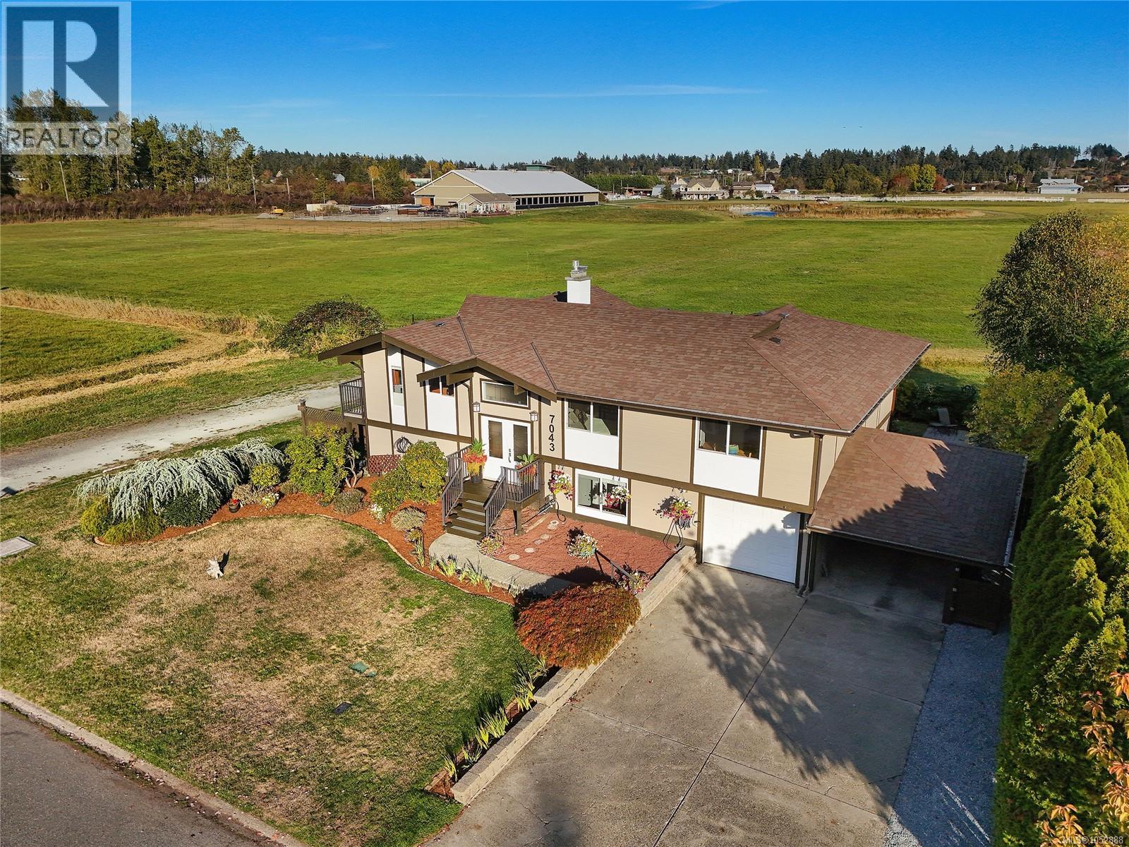  7043 Bickstan Place, Central Saanich