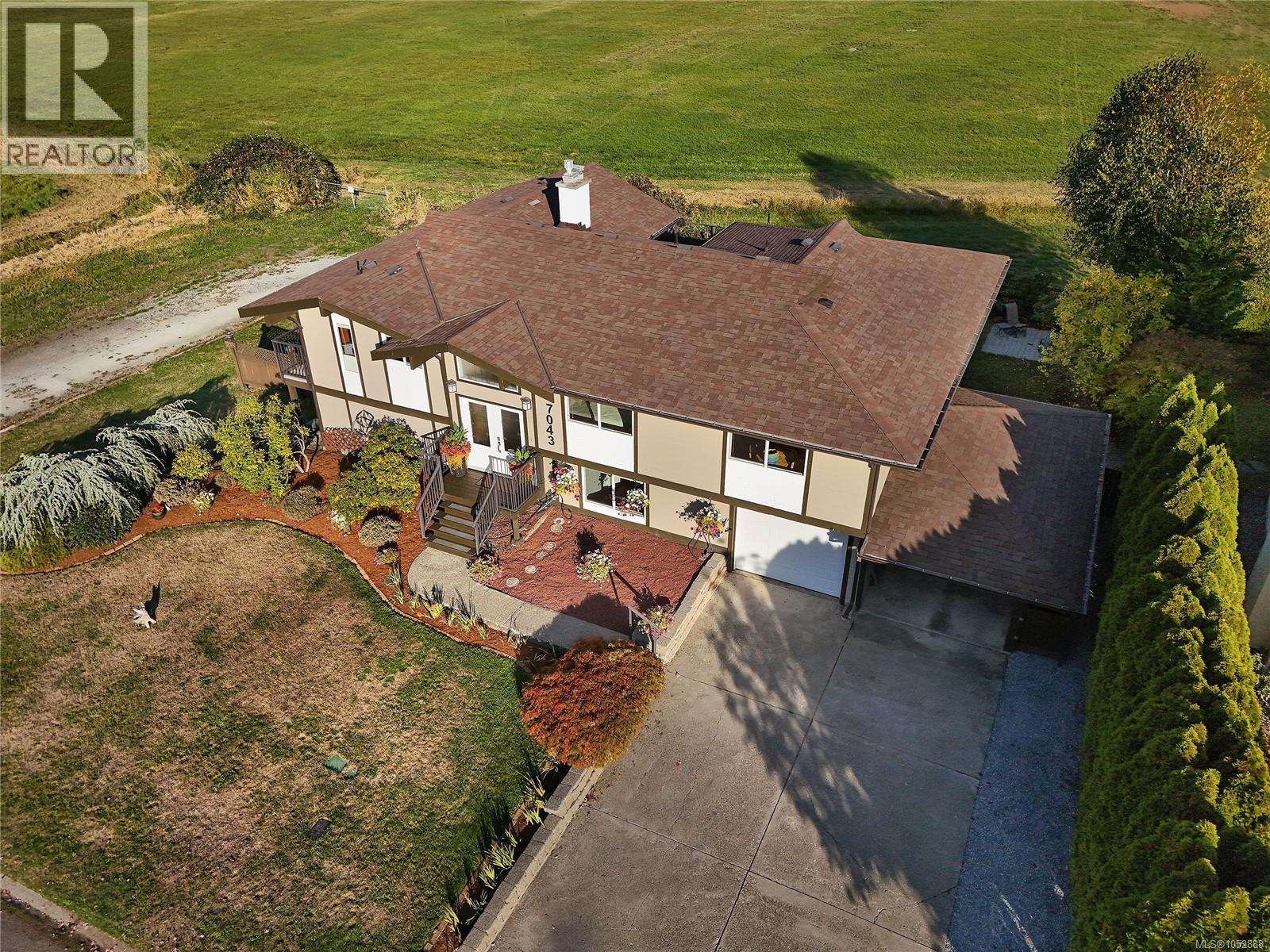 7043 Bickstan Place, Central Saanich