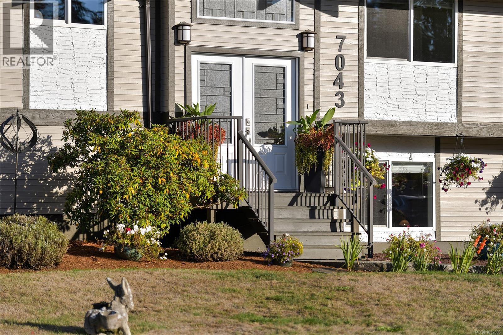  7043 Bickstan Place, Central Saanich