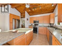 Living room - 7043 Bickstan Pl, Central Saanich, BC V8M1G8 Photo 11